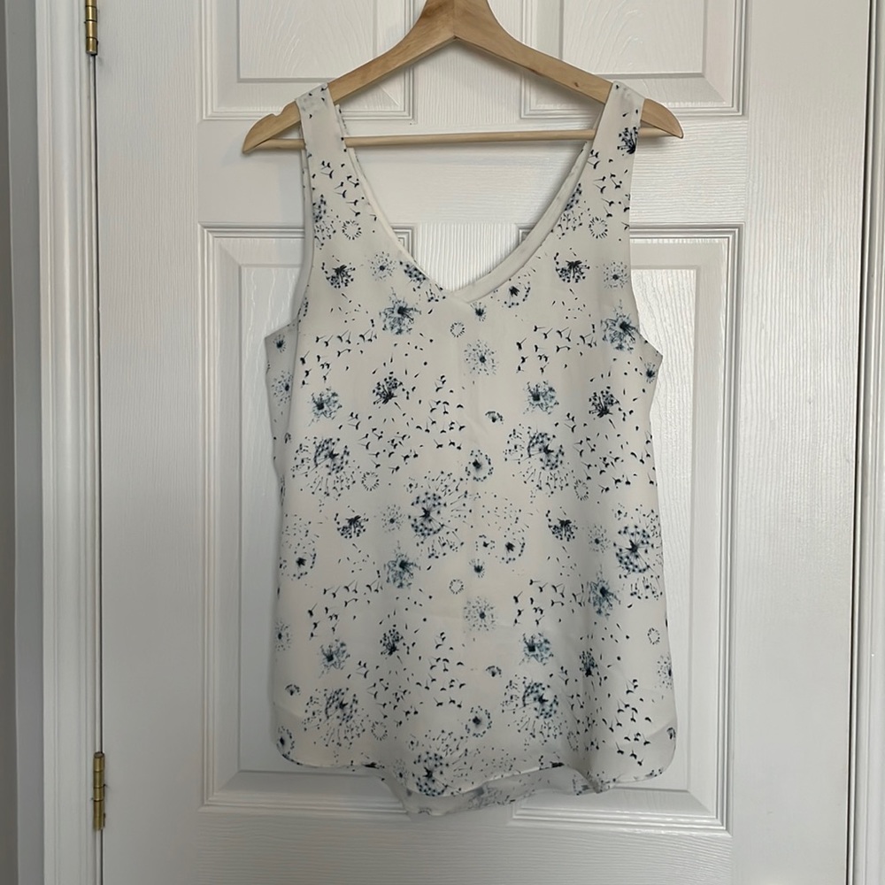 RW&Co blue dandelion print tank top
